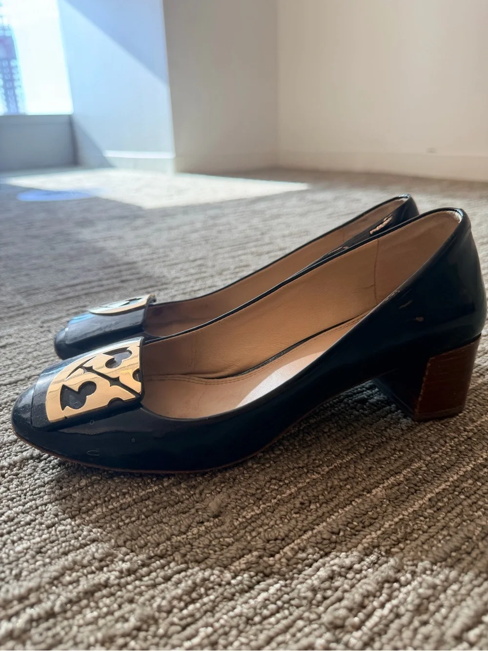 Tory Burch Black Patent Leather Block Heel Pumps with Gold Logo Size 6.5